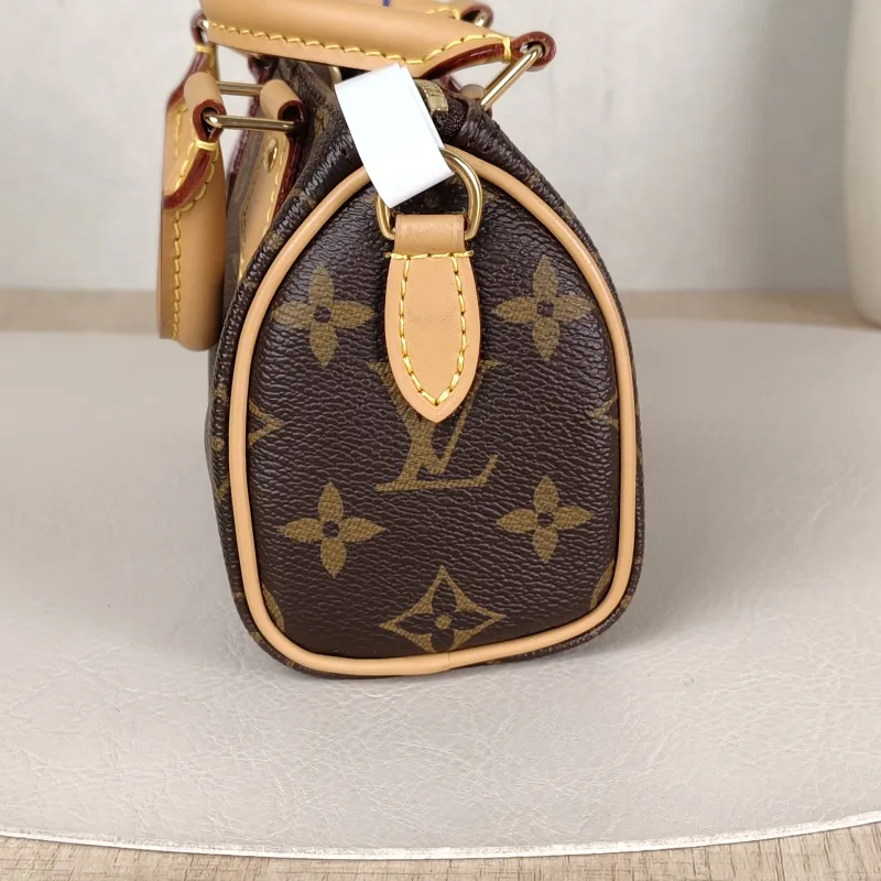 Louis Vuitton Crossbody Bag Speedy Nano Shoulder Strap PV Cnano16 × 7.5 × 10 cm — detail view 4 of 11