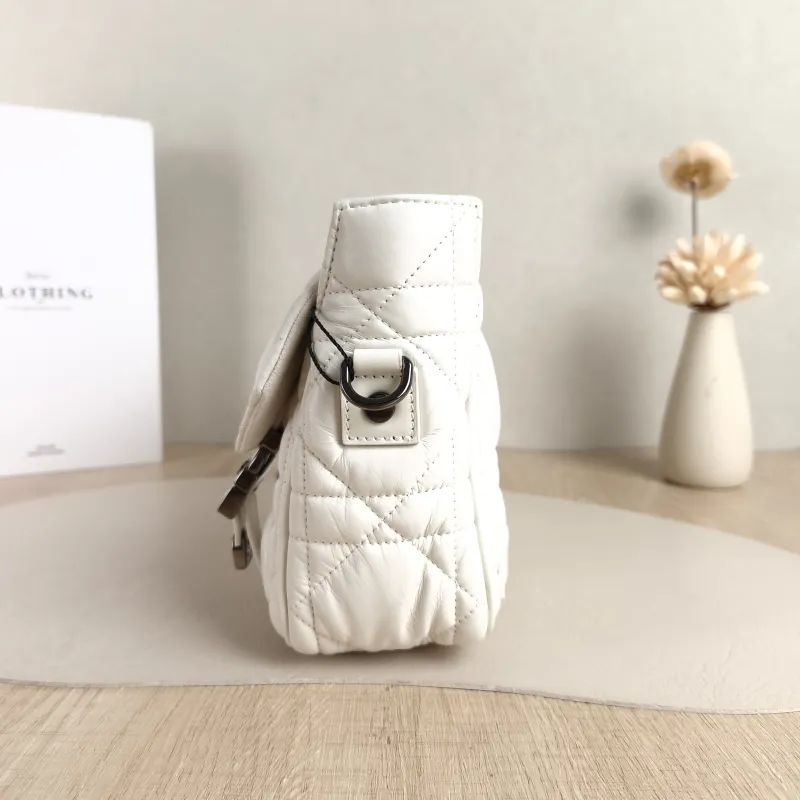 DIOR Crossbody Bag camp Messenger Bag White Calfskin Small 23 × 8 × 15 cm — detail view 4 of 11