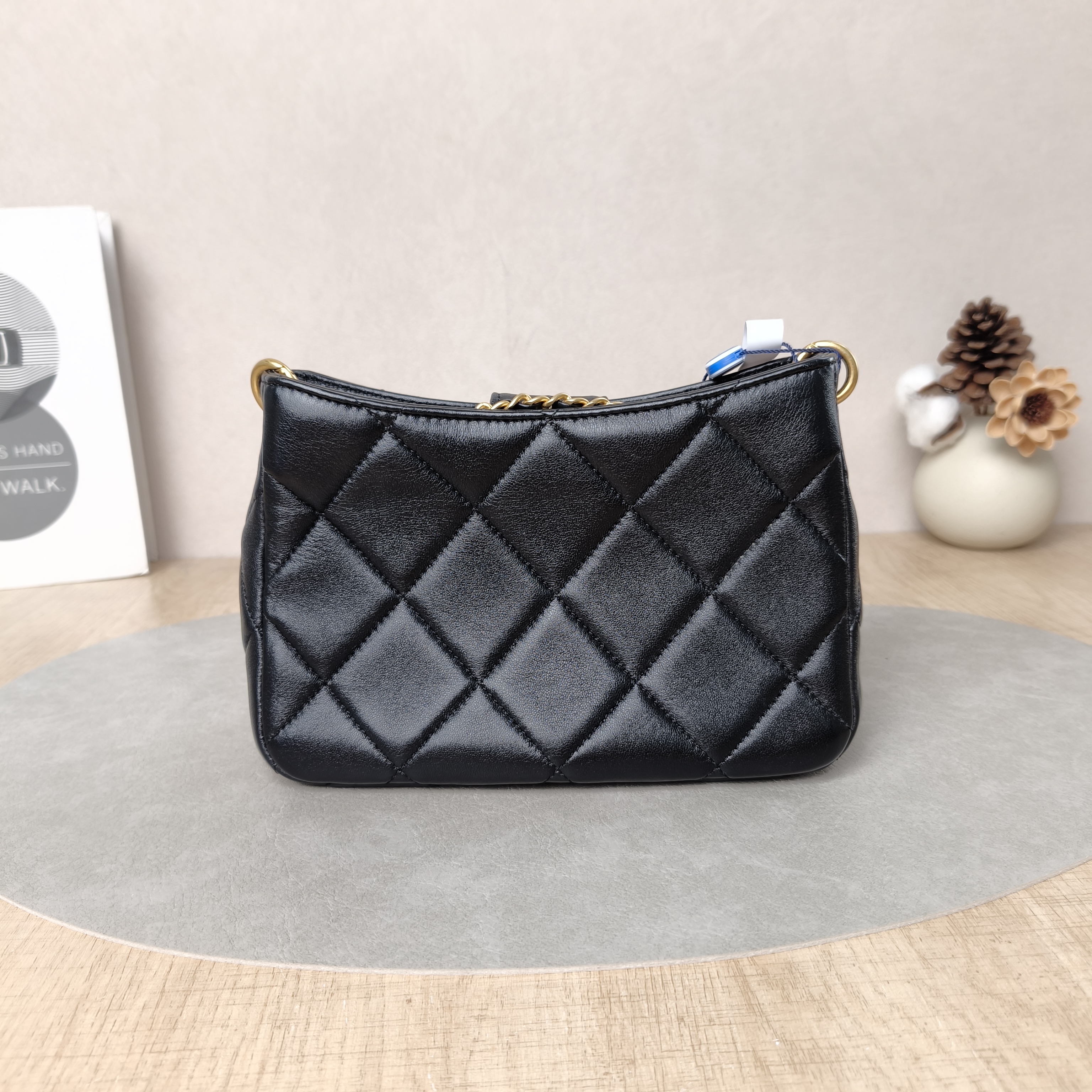 Chanel Shoulder Bag24s Pearl hobo Black Lambskin One Size20 × 7 × 14 cm — cover view 3 of 6