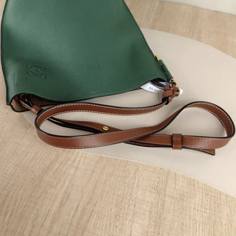 LOEWE Crossbody Bag Crossbody Bag Green Calfskin One Size 19 × 14 × 27 cm — detail view 9 of 11
