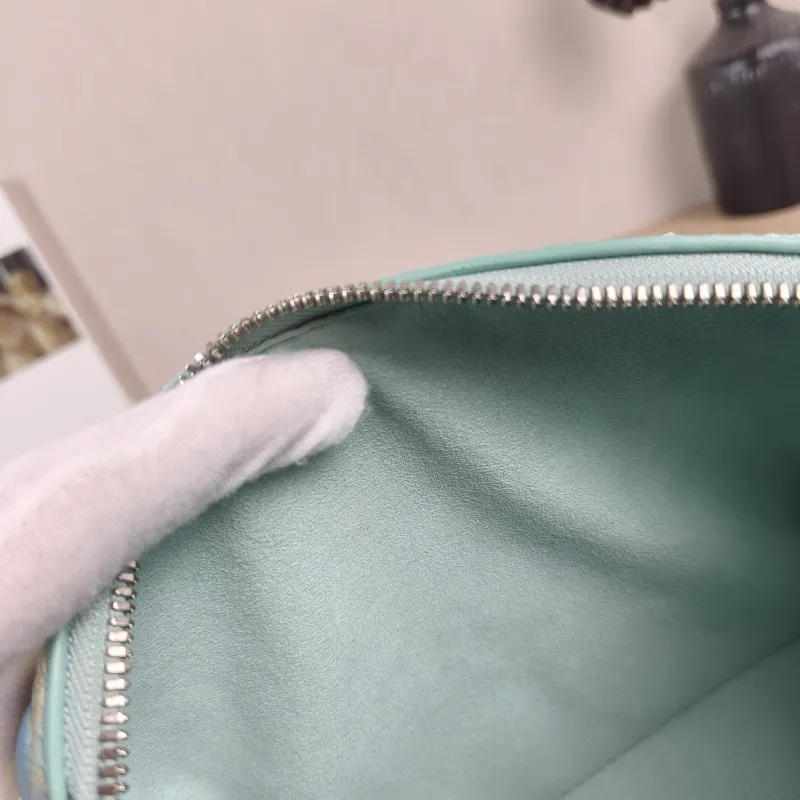 Louis Vuitton Crossbody Bag Speedy20 Calfskin One Size 20.5 × 12 × 13.5 cm — detail view 6 of 11