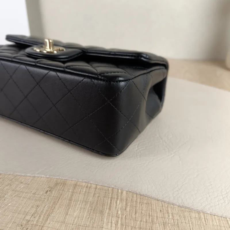 Chanel Crossbody Bag mini Black Lambskin mini 20 × 6 × 12 cm — detail view 3 of 12