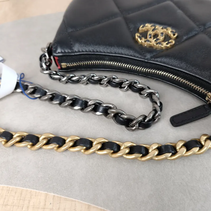 Chanel Shoulder Bag 19bag hobo Black Lambskin One Size 20 × 4.5 × 13 cm — detail view 6 of 11