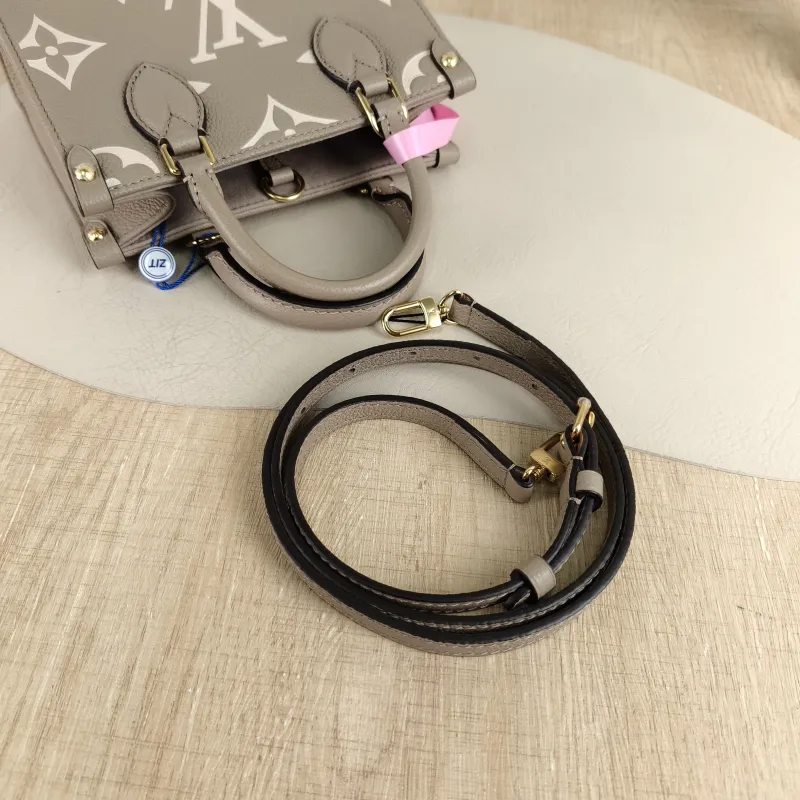 Louis Vuitton Crossbody Bag Onthego BB · White Monogram Empreinte Embossed Calfskin BB 18 × 8.5 × 15 cm — detail view 4 of 9
