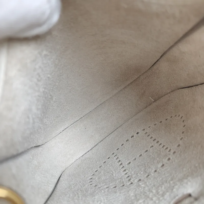 Hermès Crossbody Bag Evelyne Mini 16 Mini 1610Craie TC Calfskinmini17 × 5.5 × 18 cm — detail view 1 of 11