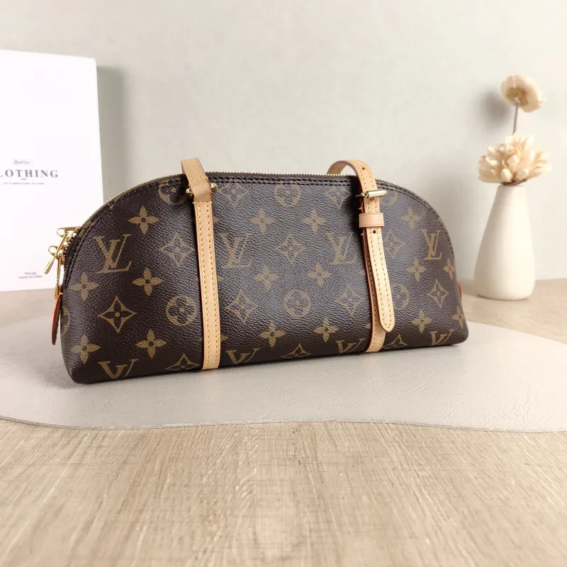 Louis Vuitton Shoulder Bag Squire East West Monogram PVC One Size 29 × 8 × 14 cm — cover view 2 of 6