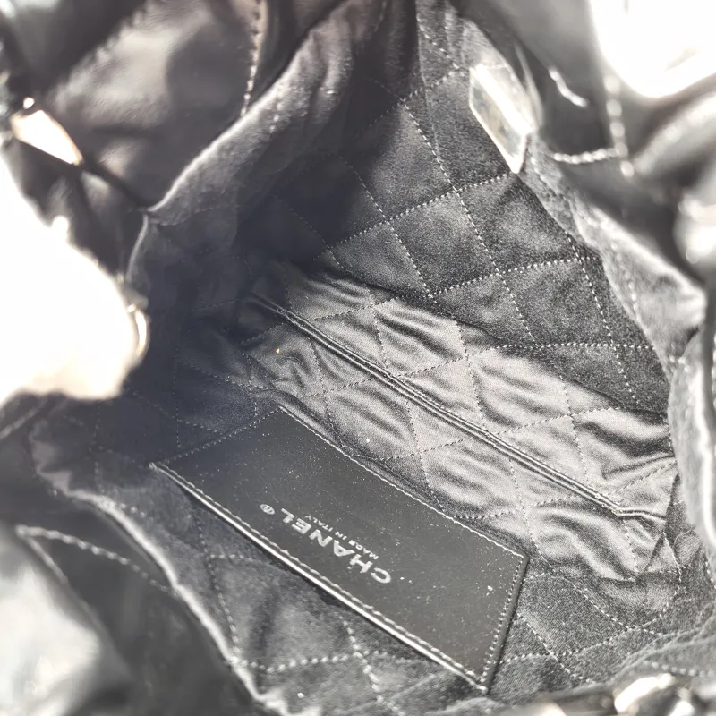 Chanel Shoulder Bag 22Bag Black CC alfskin Mini 20 × 6 × 19 cm — detail view 2 of 9