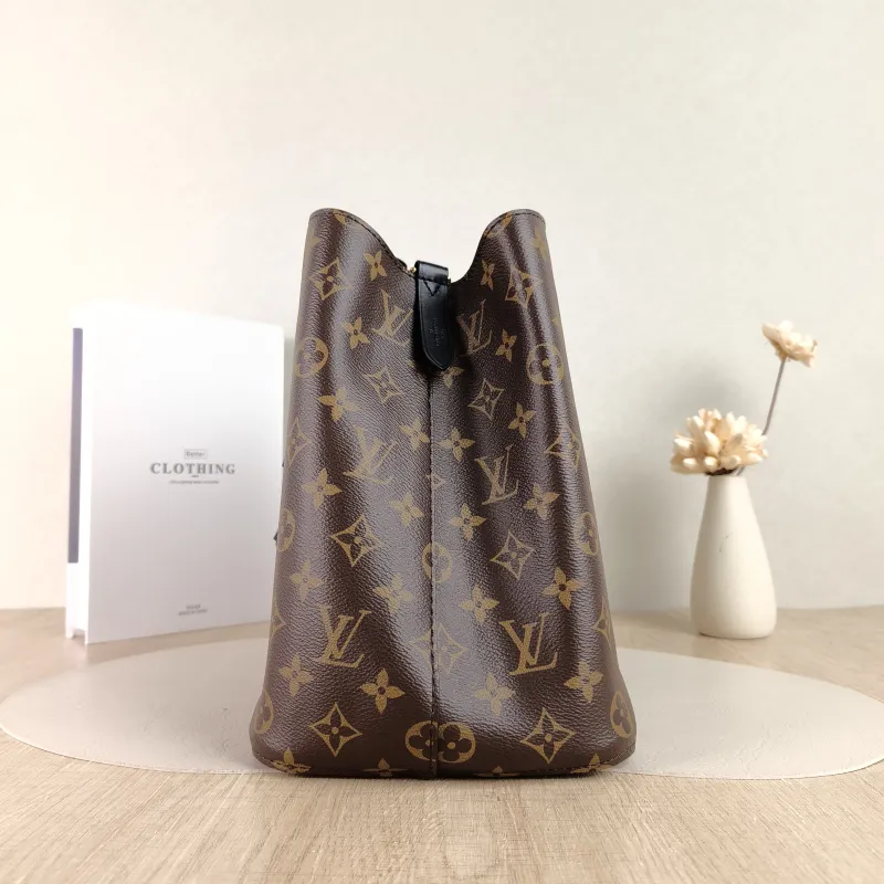 Louis Vuitton Shoulder Bag NÉONOÉ Bucket Bag Black PVC Medium 26 × 17.5 × 26 cm — detail view 5 of 9