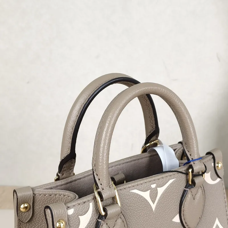 Louis Vuitton Crossbody Bag Onthego BB · White Empreinte Embossed Calfskin Monogram BB18 × 8.5 × 15 cm — detail view 5 of 11