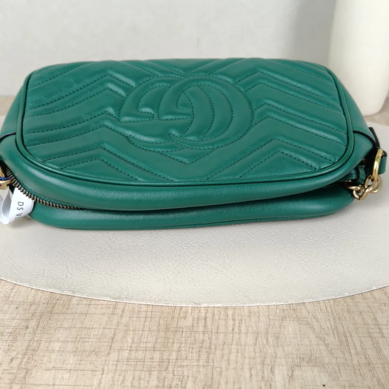 GUCCI Crossbody Bag GG Marmont Marmont Camera Bag Green Calfskin Small24 × 7 × 13 cm — detail view 2 of 13
