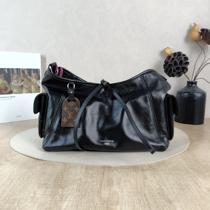 Louis Vuitton Crossbody Bag Carryall Cargo Vibe Black SL ambskin Small 33.5 × 15 × 23 cm