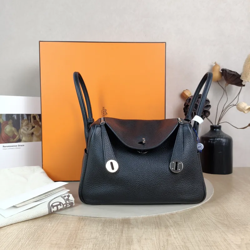Hermès Crossbody Bag Lindy 26 89Black Taurillon Clemence TC Calfskin Small 26 × 12 × 18 cm B — cover view 4 of 6