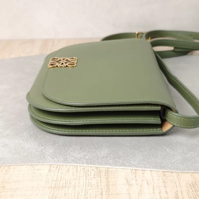 LOEWE Crossbody Bag Goya Calfskin Small 19 × 6 × 13.5 cm — detail view 10 of 11