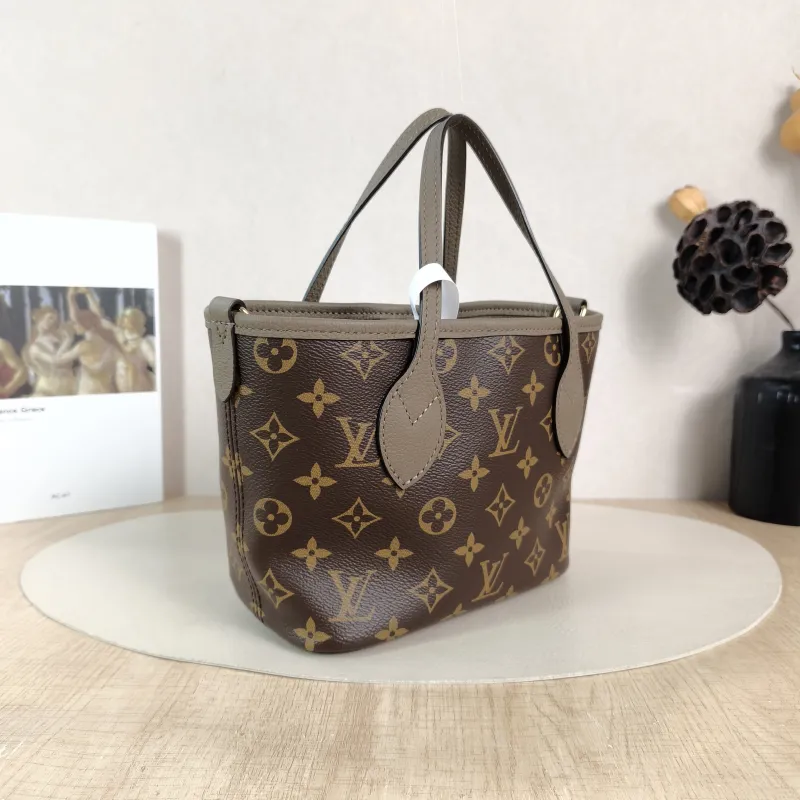 Louis Vuitton Crossbody Bag NEVERFULL INSIDE OUT BB PVC · Calfskin BB 26.5 × 11 × 16.5 cm — cover view 2 of 5