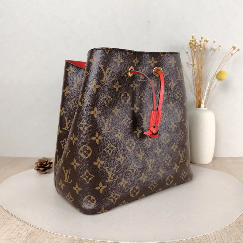 Louis Vuitton Shoulder Bag NÉONOÉ Bucket Bag PVC Medium 26 × 17.5 × 26 cm — cover view 3 of 5