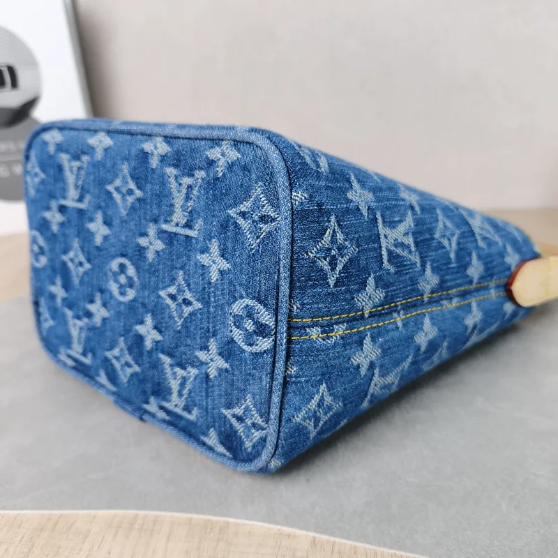 Louis Vuitton Top Handle Bag ALL IN BB Blue BB 16 × 12 × 18 cm — detail view 4 of 13