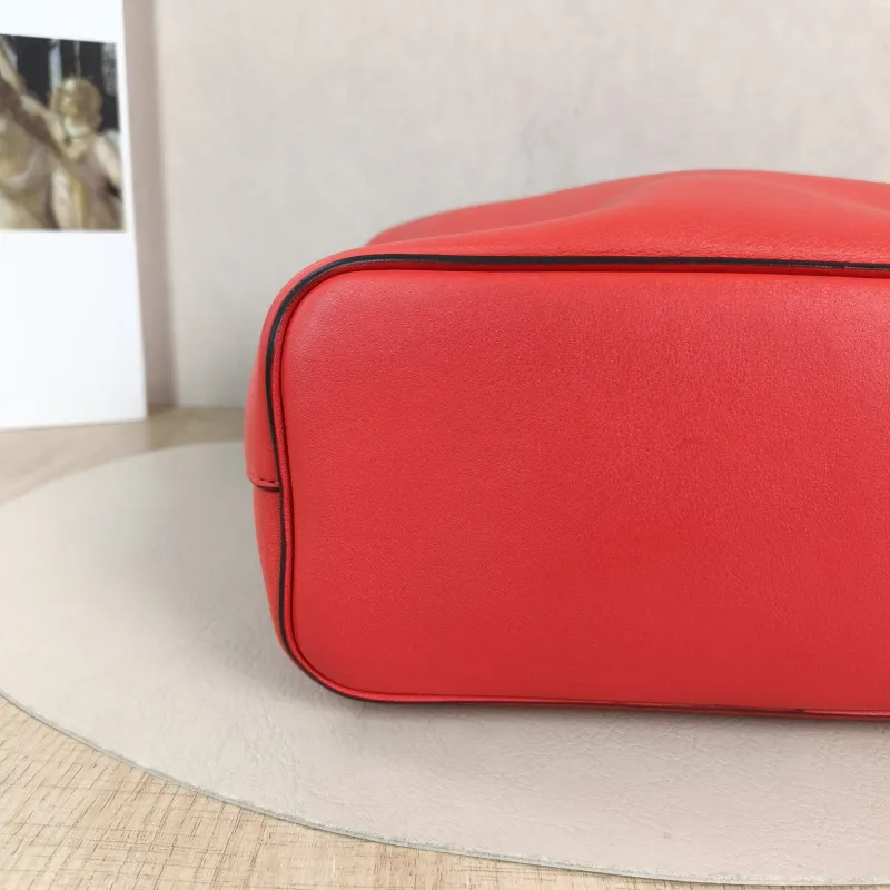 CELINE Crossbody Bag Crossbody Bag Red Calfskin One Size 23.5 × 10 × 23 cm — detail view 5 of 11