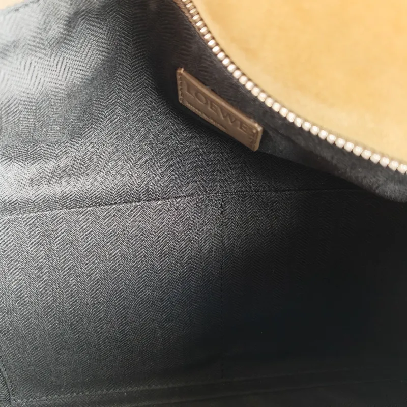 LOEWE Crossbody Bag Puzzle Brown Calfskin Medium 29 × 14 × 19.5 cm — detail view 7 of 12