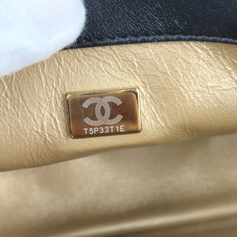 Chanel Crossbody Bag Black Lambskinmini17 × 8 × 13.5 cm — detail view 16 of 16