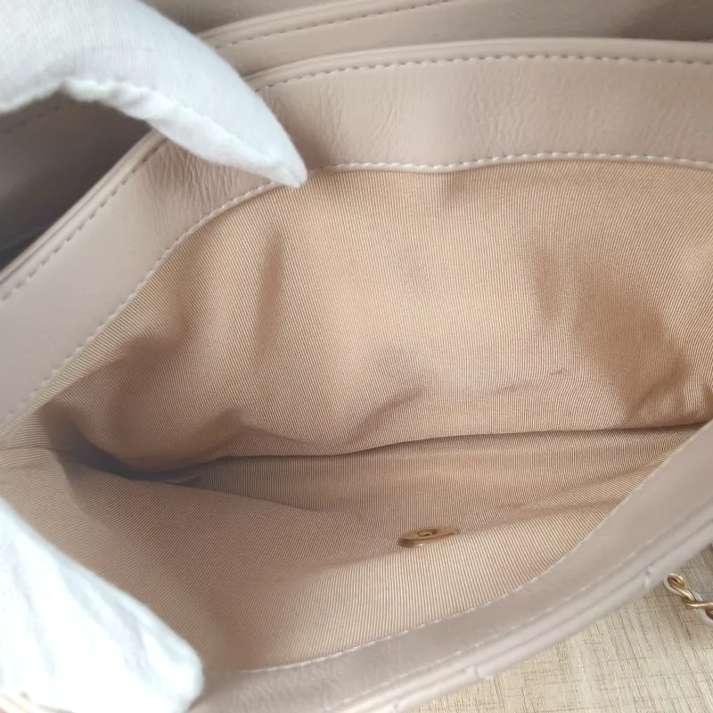 Chanel Crossbody Bag Crossbody Bag Beige Calfskin One Size24 × 10 × 16 cm — detail view 7 of 13