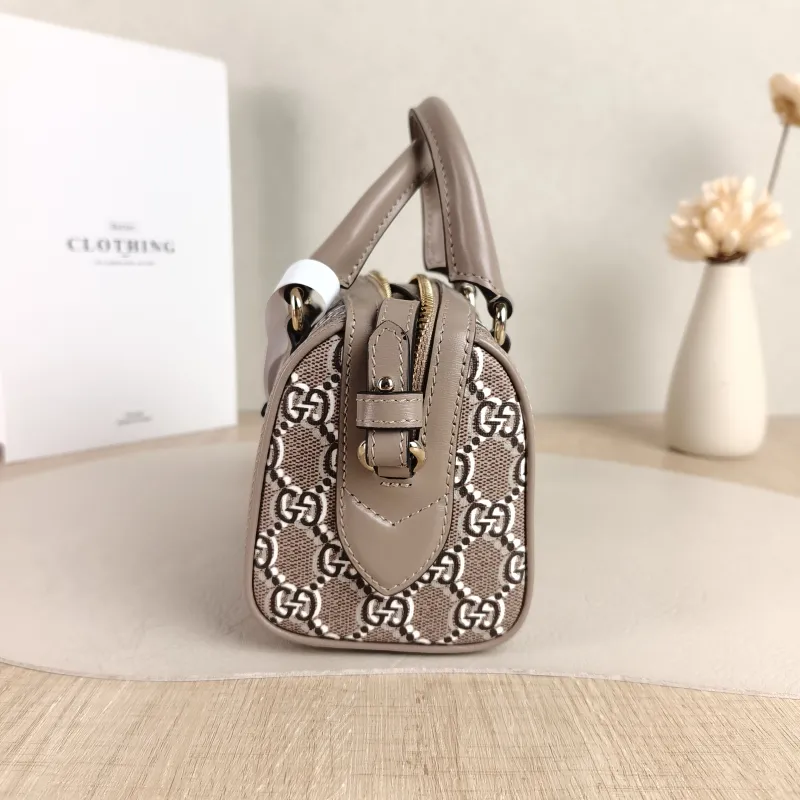 GUCCI Crossbody Bag GG Emblem Crossbody Bag nano 16.5 × 8 × 10 cm — detail view 3 of 9