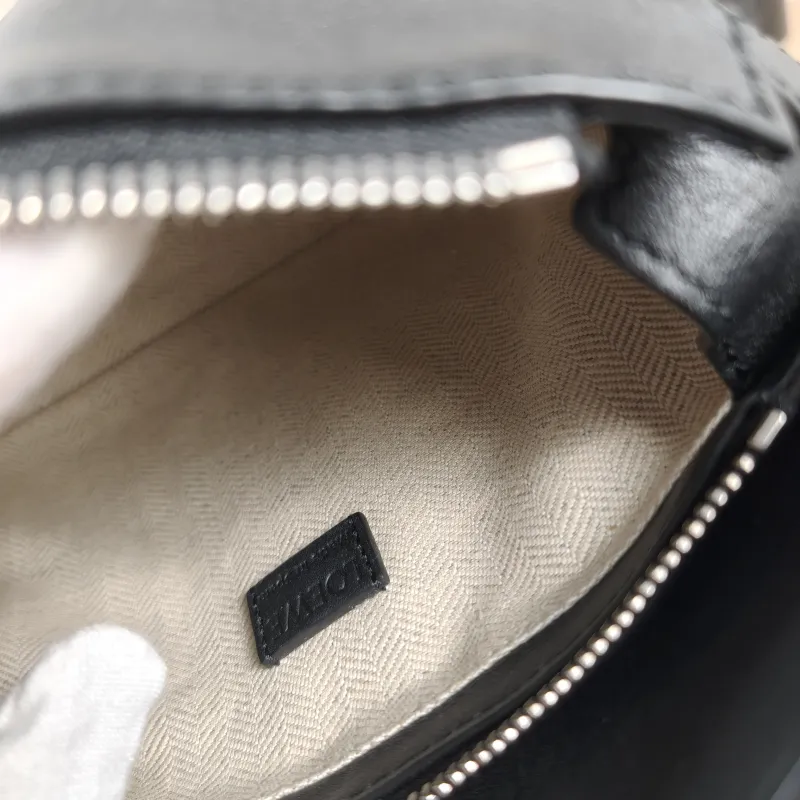 LOEWE Crossbody Bag Puzzle Black CC alfskinmini18 × 8 × 12.5 cm — detail view 7 of 11