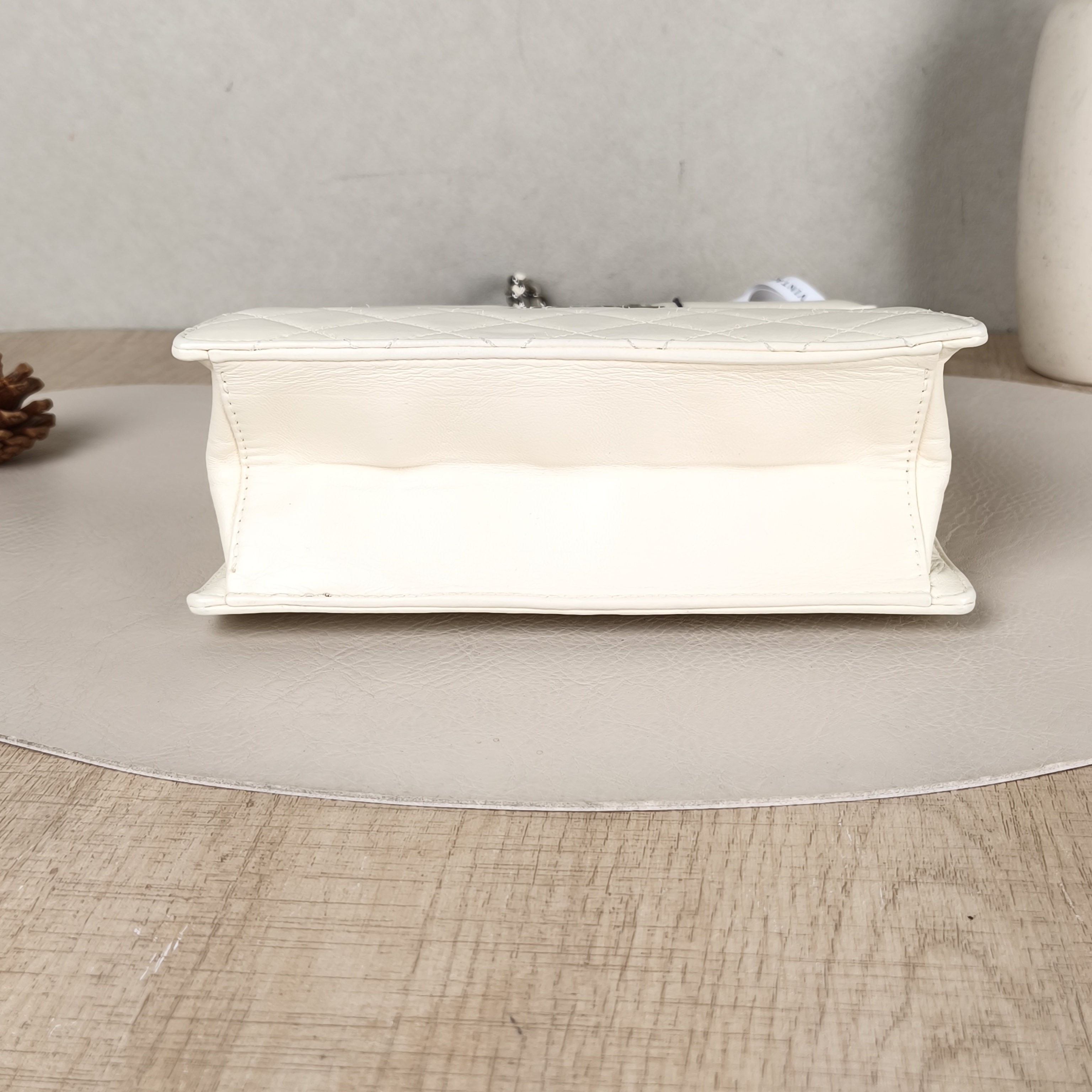 Chanel Crossbody Bag Crossbody Bag White Calfskin One Size19 × 5.5 × 23 cm — cover view 2 of 5