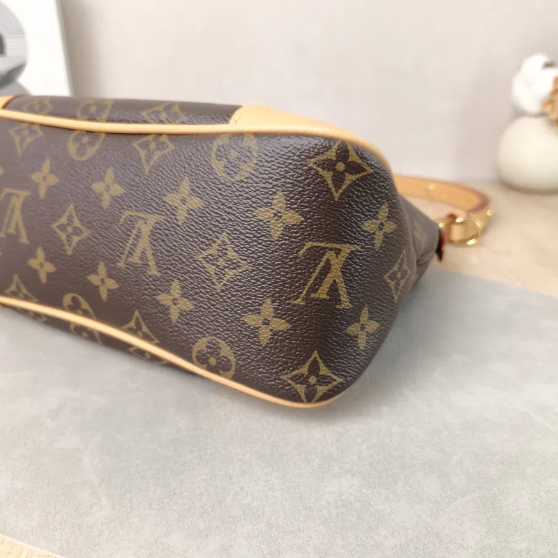 Louis Vuitton Crossbody Bag Boulogne PVC Small26 × 9.5 × 16 cm — detail view 5 of 13