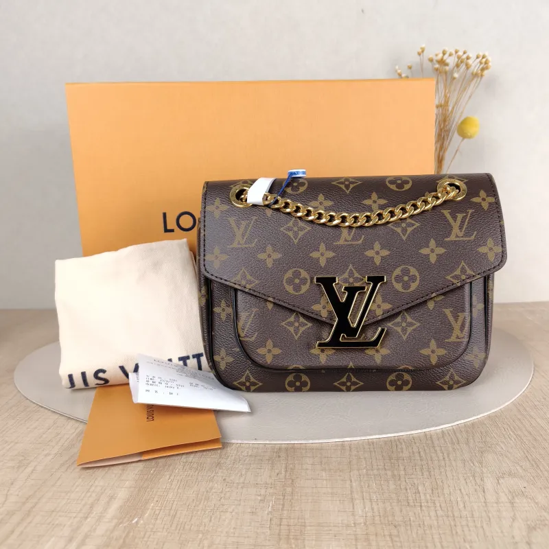 Louis Vuitton Crossbody Bag Passy Messenger Bag Monogram PVC Small23 × 9 × 17 cm — cover view 6 of 6