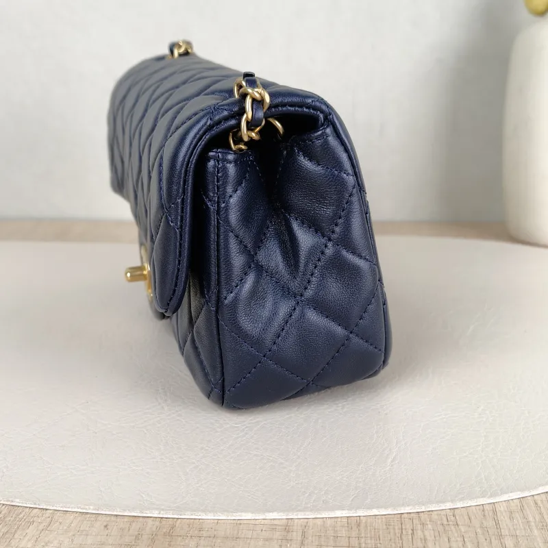 Chanel Crossbody Bag mini Blue Lambskin One Size20 × 6 × 12 cm — detail view 4 of 15