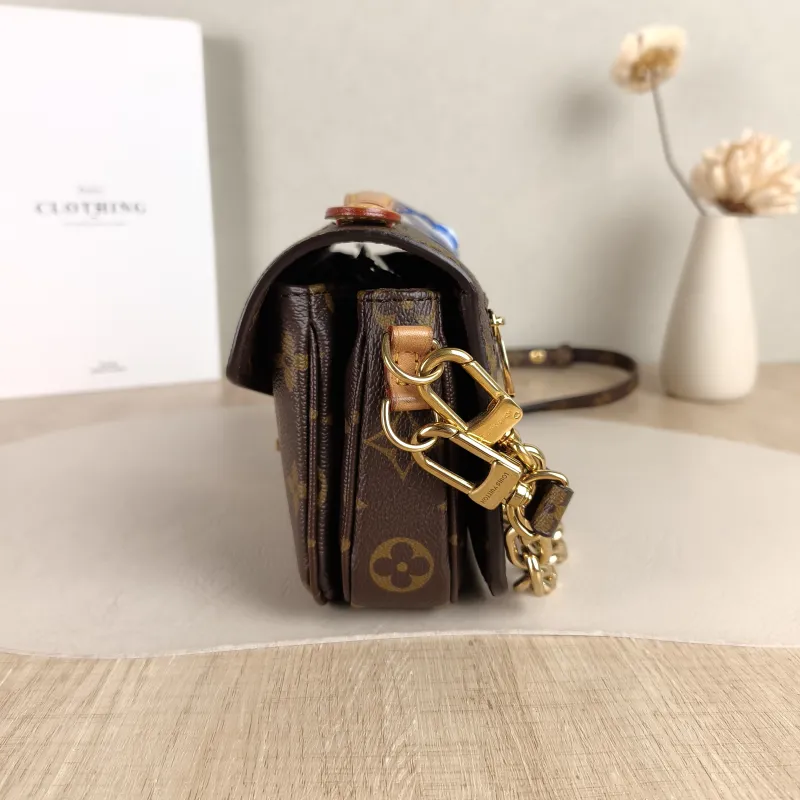 Louis Vuitton Crossbody Bag Pochette Métis East West Monogram PVC Small 21.5 × 6 × 13.5 cm — detail view 8 of 14