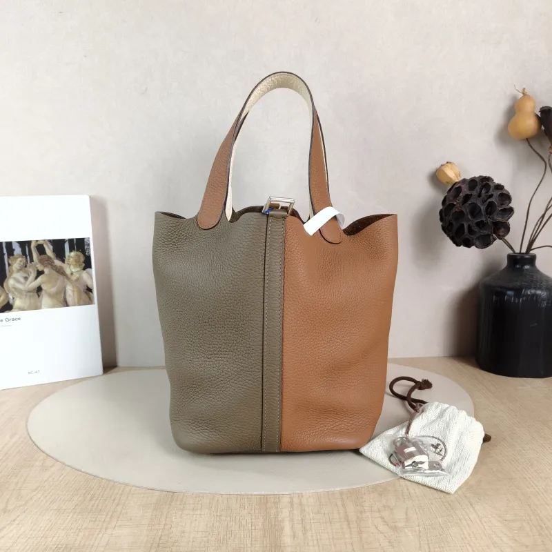 Hermès Top Handle Bag Picotin Lock 22 22 37 Brown · 18 · I2 TC Calfskin Medium 22 × 17 × 21 cm Z — cover view 3 of 6