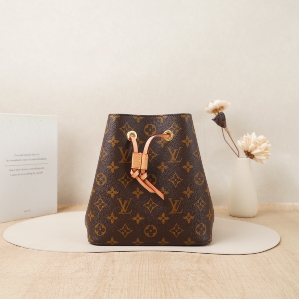 Louis Vuitton BB Monogram Microchip Edition · Two Straps Dust Bag · 21 × 14 × 21 cm