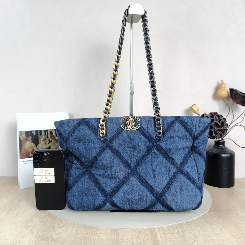 Chanel Shoulder Bag19Bag Shopping Bag Shopping Tote Blue One Size41 × 10.5 × 24 cm — cover view 4 of 5