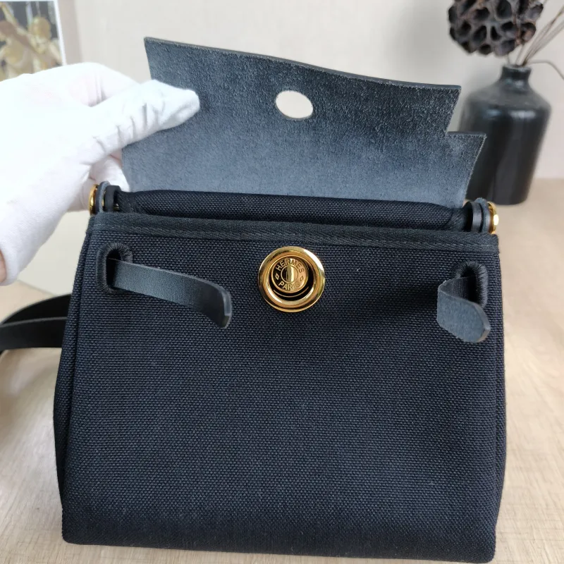Hermès Crossbody Bag Herbag Zip 2089Black Calfskin，Canvasmini20.5 × 7 × 16.5 cm — detail view 3 of 13