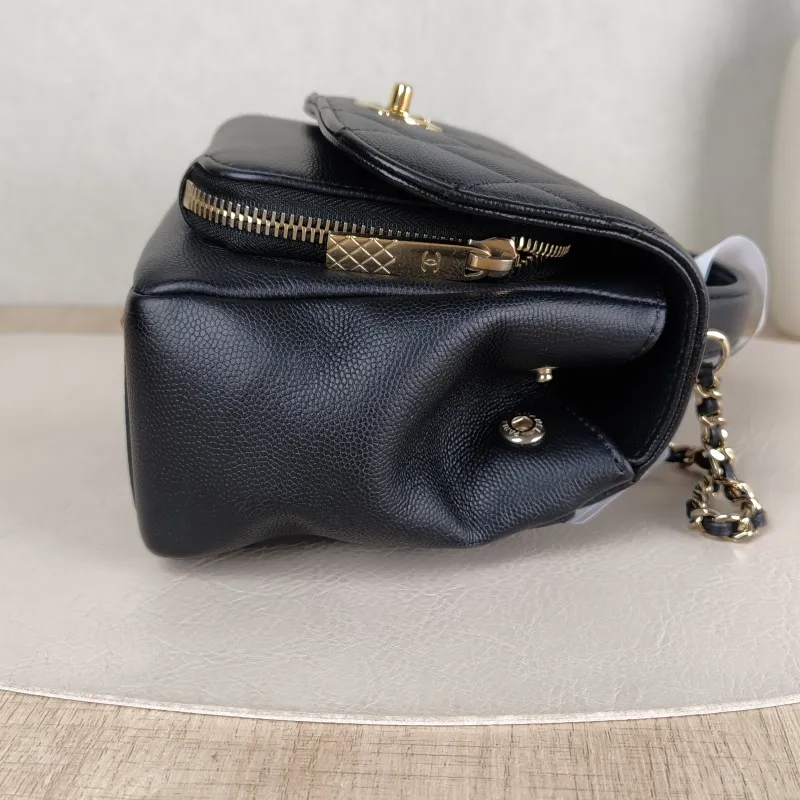 Chanel Crossbody Bag affinity Messenger Bag Black with Gold-Tone Hardware Grained Calfskin Small 19 × 7 × 14 cm 27 — detail view 5 of 16