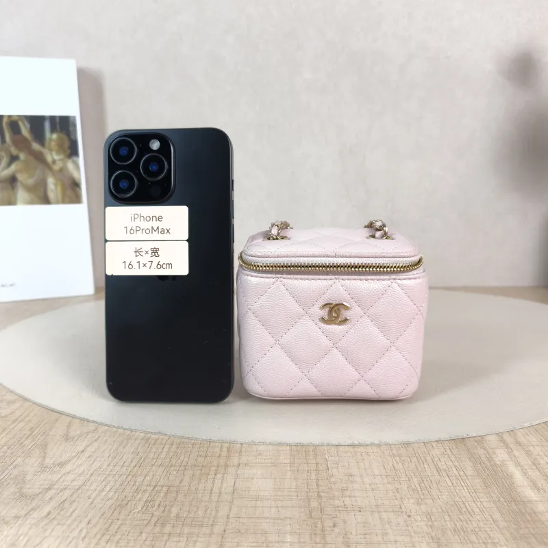 Chanel Crossbody Bag Edition Calfskinmini11 × 7 × 9 cm — cover view 4 of 5