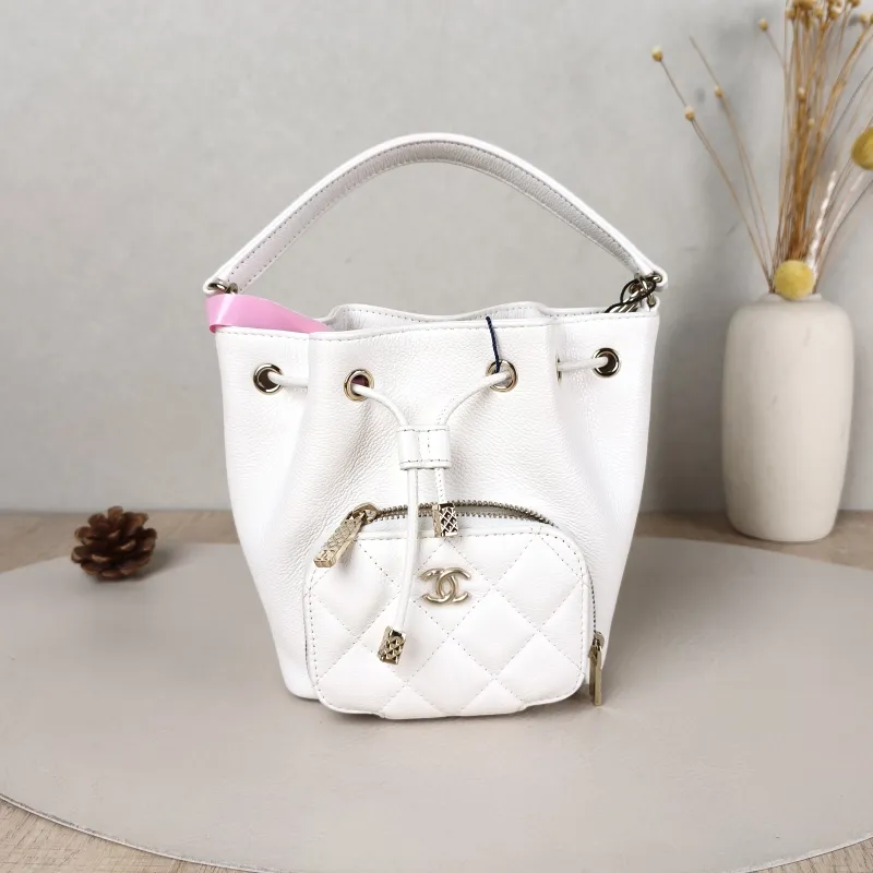 Chanel Crossbody Bag White Grained Calfskin One Size12.5 × 7.5 × 15 cm