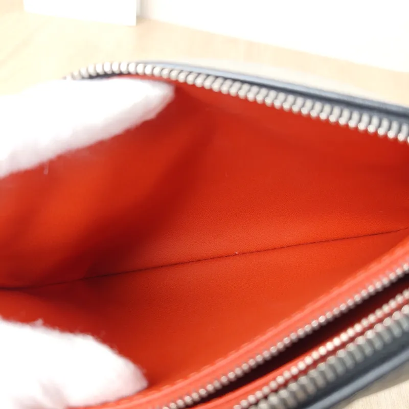 Louis Vuitton Crossbody Bag Coussin BB Black Lambskin BB21 × 7 × 16 cm — detail view 1 of 10