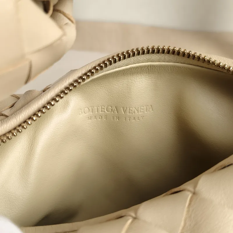 Bottega Veneta Top Handle Bag Jodie Beige Lambskin Mini 28 × 8 × 23 cm — detail view 4 of 10