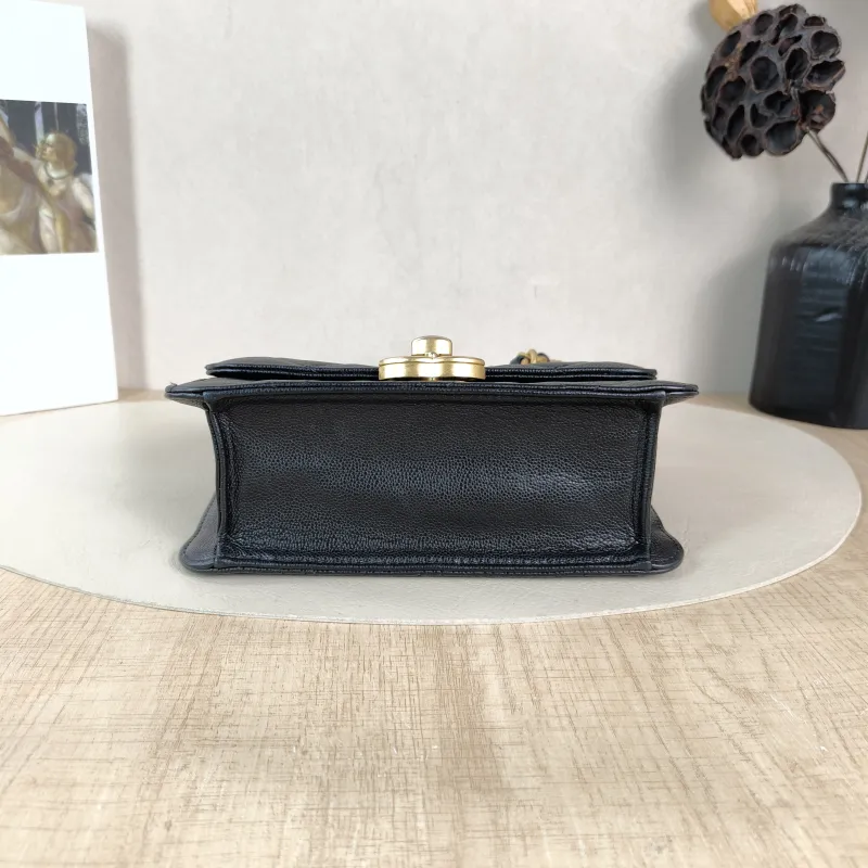 Chanel Crossbody Bag Edition Black Grained Calfskin 20 × 7 × 14.5 cm — cover view 2 of 5
