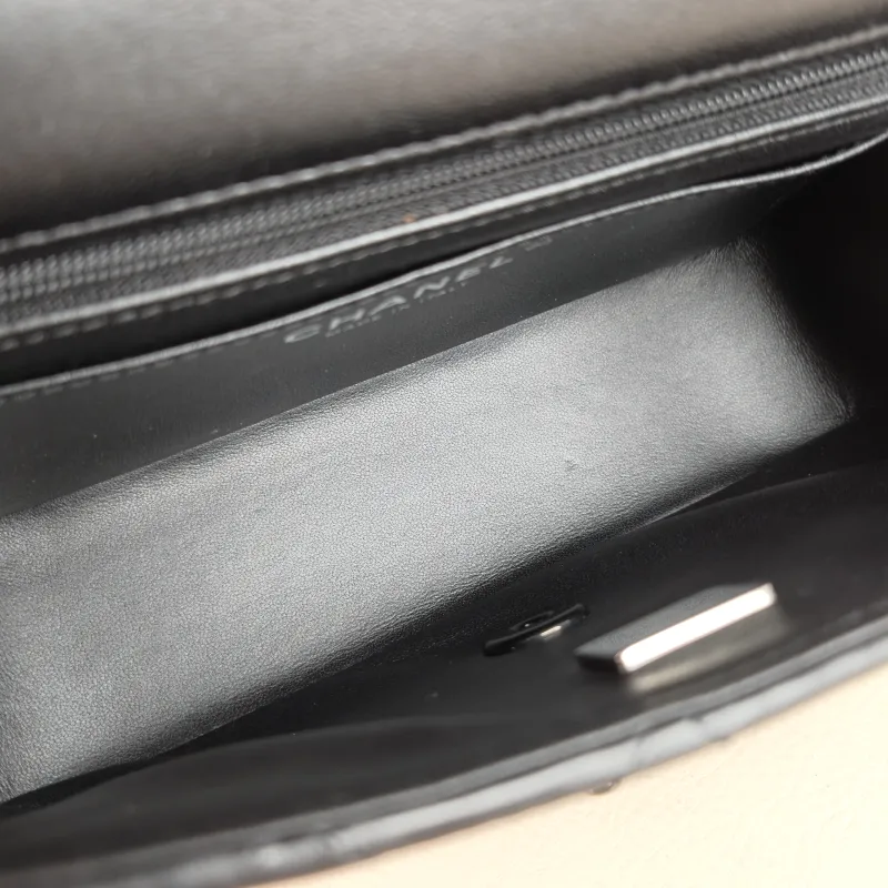Chanel Crossbody Bag mini Black Lambskin mini 20 × 6 × 12 cm — detail view 10 of 13