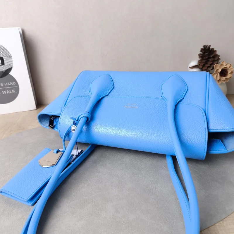 FERRAGAMO Shoulder Bag Shoulder Bag Blue Calfskin One Size25 × 12 × 17 cm — detail view 5 of 12