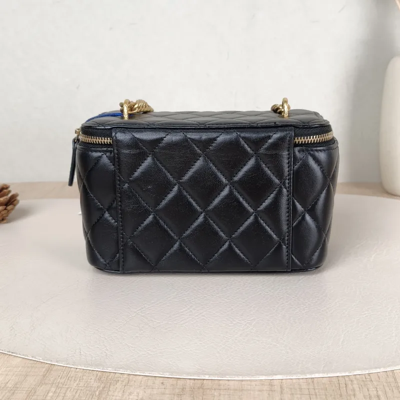 Chanel Crossbody Bag Edition Black Lambskin One Size 17 × 8 × 9.5 cm Conditioned — cover view 6 of 6