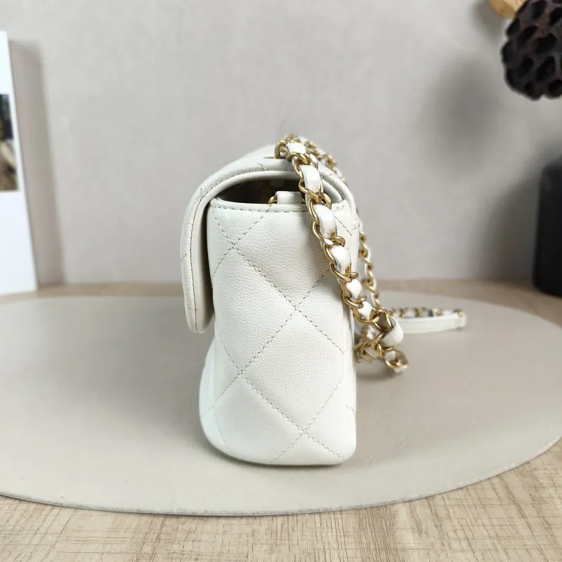 Chanel Crossbody Bag Edition White Calfskin One Size17 × 7 × 13 cm — detail view 4 of 14