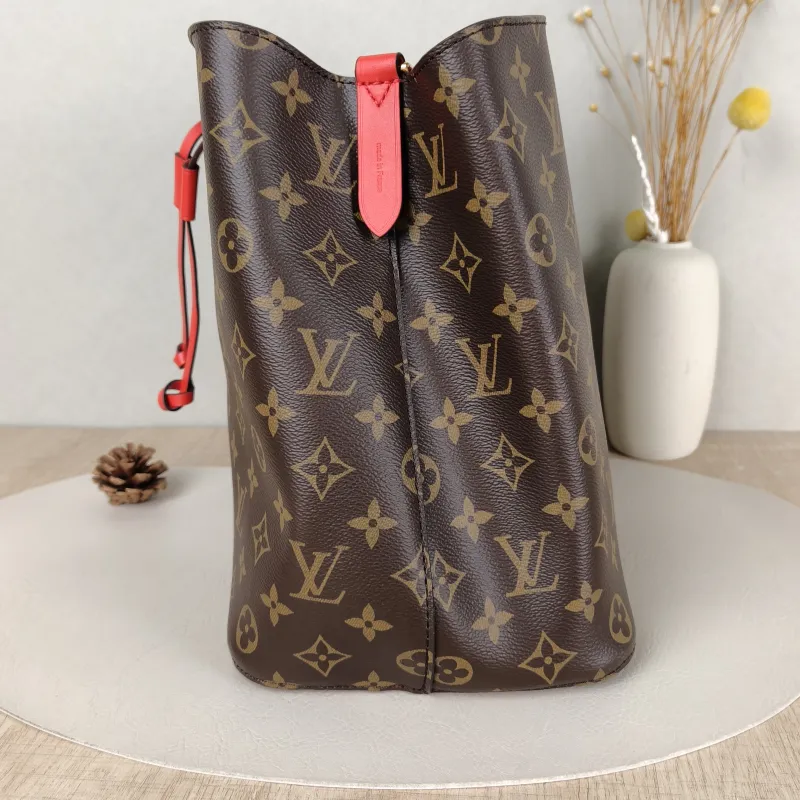 Louis Vuitton Shoulder Bag NÉONOÉ Bucket Bag PVC Medium 26 × 17.5 × 26 cm — detail view 8 of 9