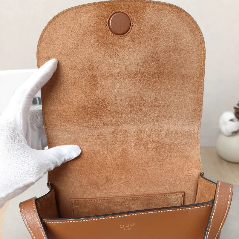 CELINE Crossbody Bag FOLCO TRIOMPHE Caramel Calfskin One Size18.5 × 7 × 15 cm — detail view 11 of 16