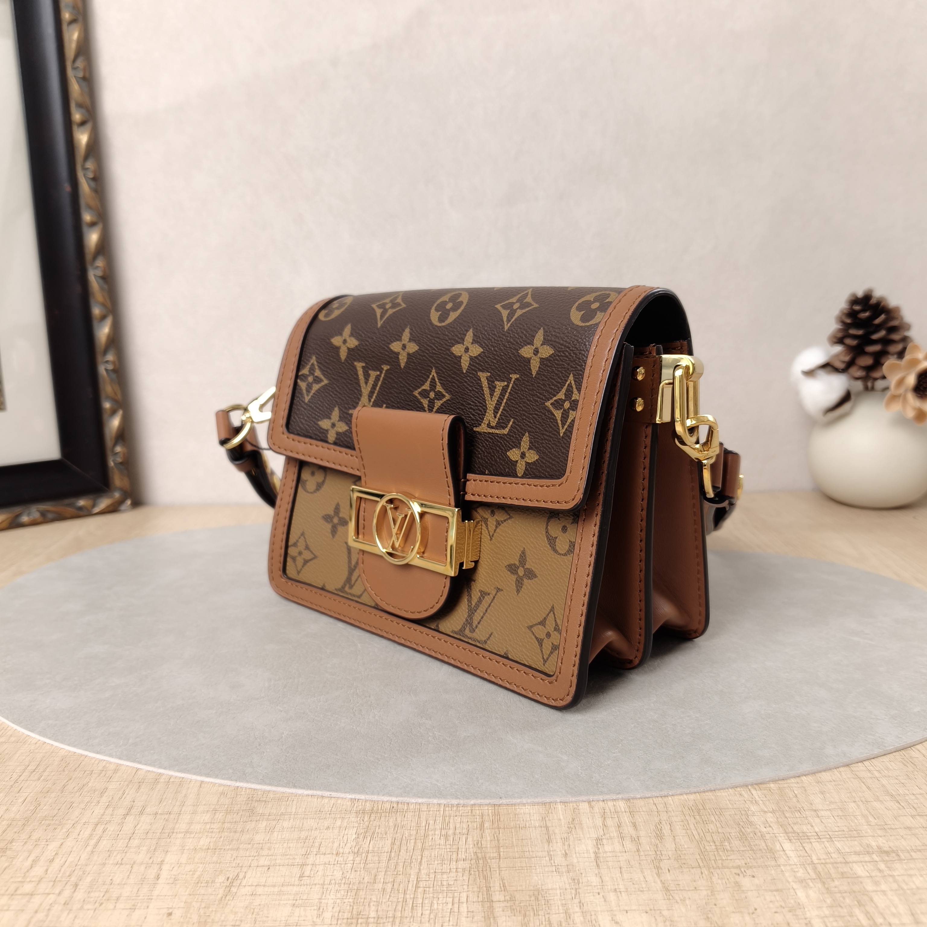 Louis Vuitton Crossbody Bag Dauphine Monogram PV Cmini20 × 9 × 15 cm — cover view 5 of 10