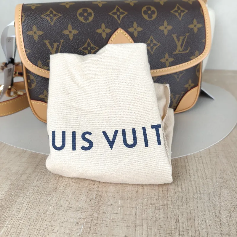Louis Vuitton Crossbody Bag Diane Baguette Bag Shoulder Strap PVC Small 24 × 9 × 15 cm — detail view 7 of 15