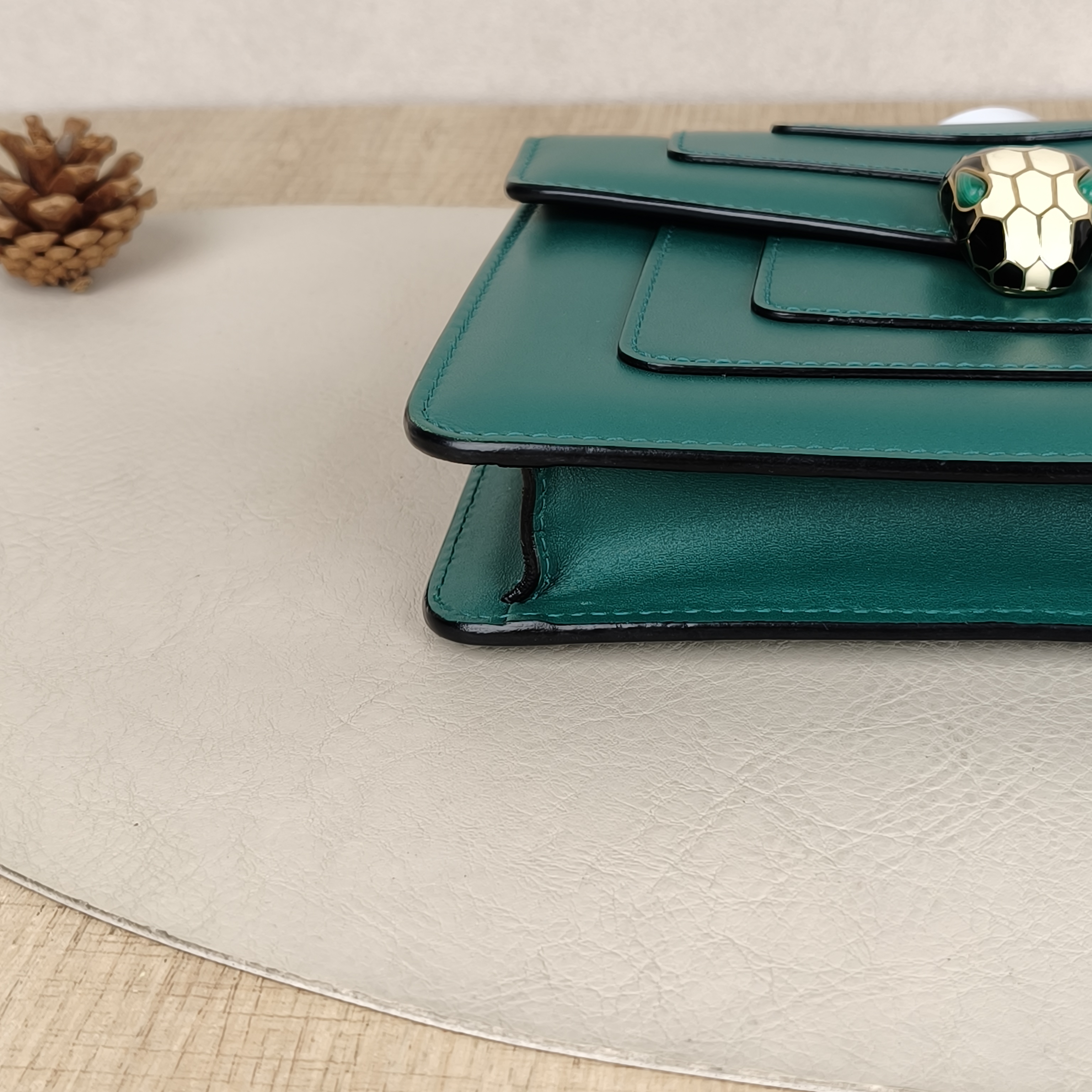 Bvlgari Crossbody Bag Serpenti Forever Collection Crossbody Bag Green Calfskin20 × 4.5 × 14 cm — cover view 6 of 8